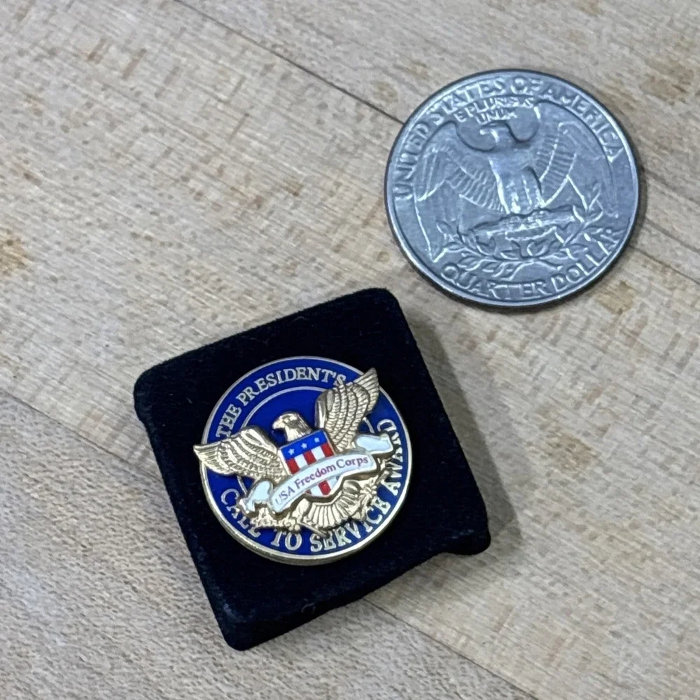 President's Call To Service Award USA Freedom Corps Pin w Case Great Condition
